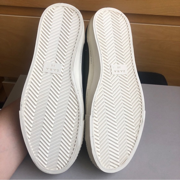 Khaki green sneakers. - Picture 5 of 7